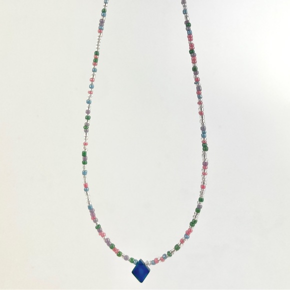 chalcedony navy diamond gemstone crystal pendant with rainbow mix of seed beads - Picture 2 of 3